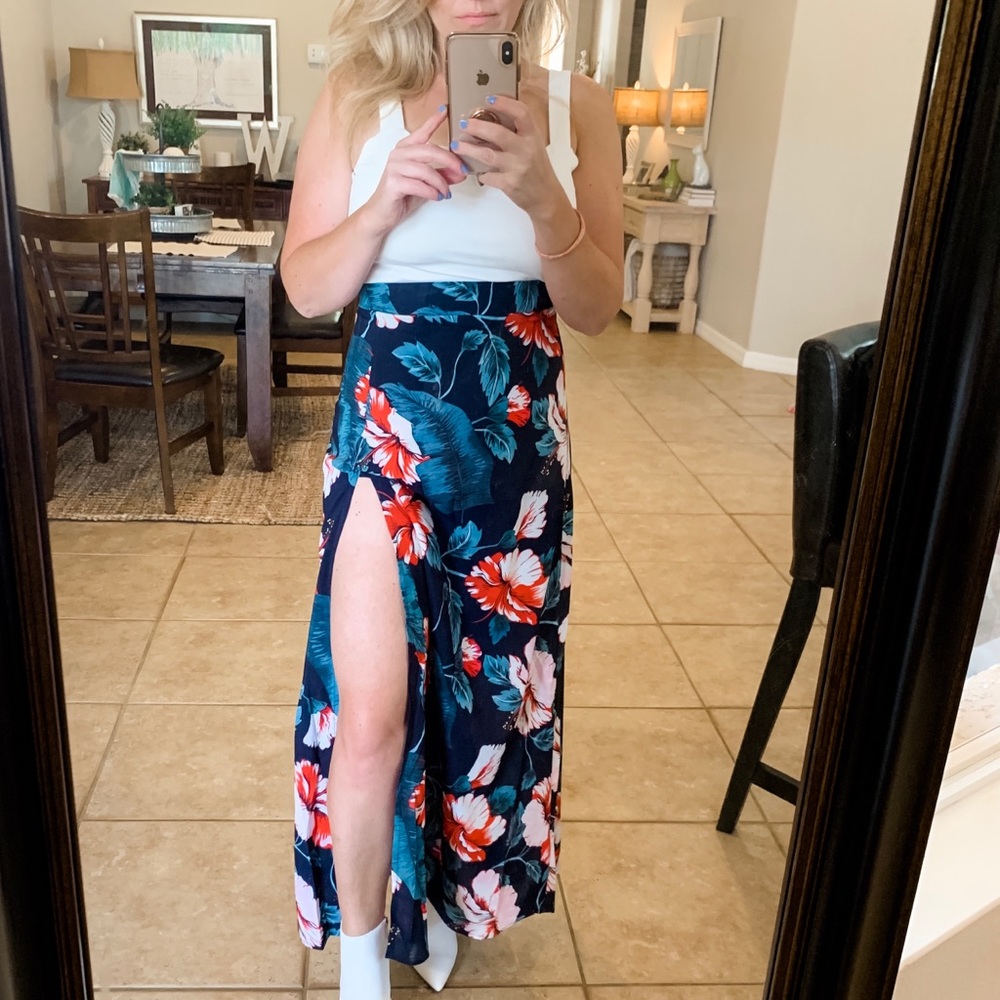 White bodysuit size small /maxi skirt size small